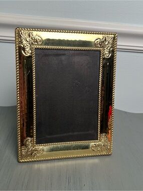 Brass hammered design picture Frame - Elegant Home Accent 5 x7. MCM vintage